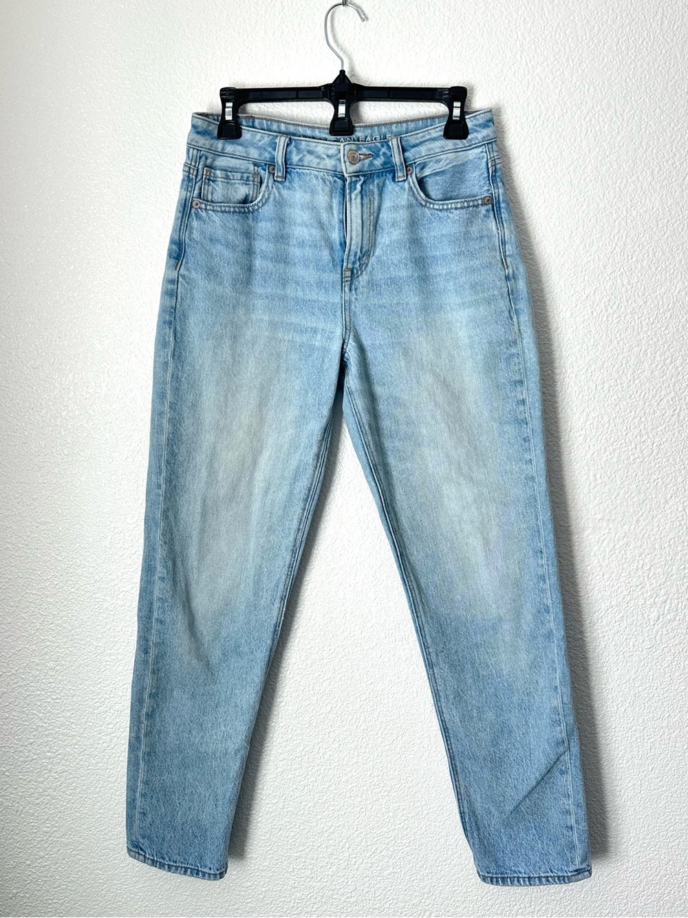 American Eagle Mom Jeans Women’s 4 Blue High Rise Tapered Leg Light Wash Jean